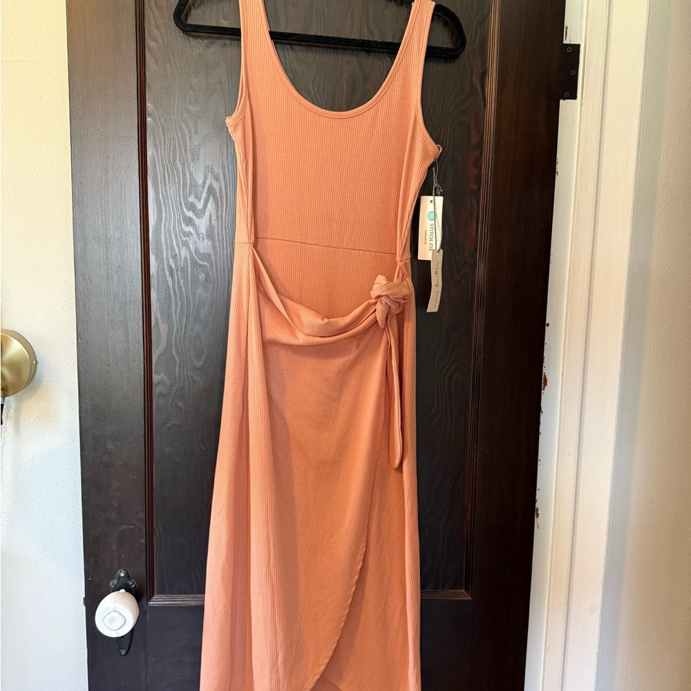 Elegant Peach Sleeveless Dress